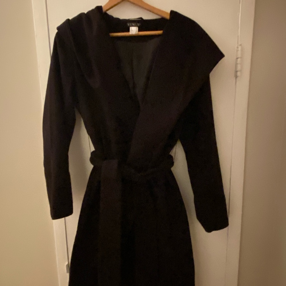 VENUS Women’s classic wrap coat with matching belt and attached hood.